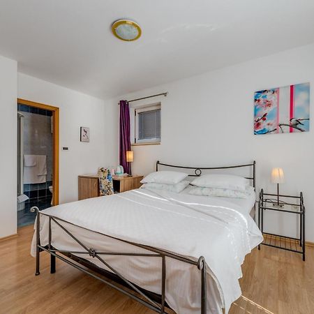 Pink Inn Podstrana Luaran gambar