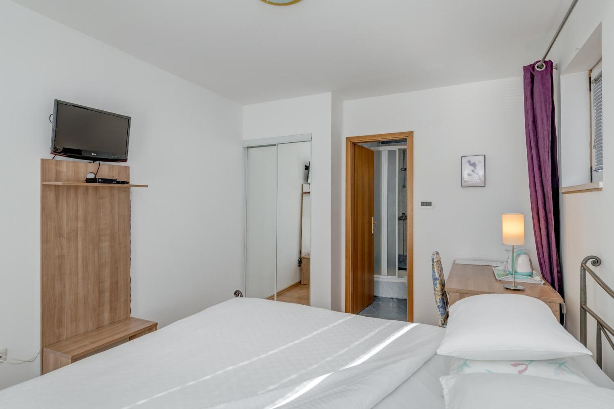 Pink Inn Podstrana Luaran gambar